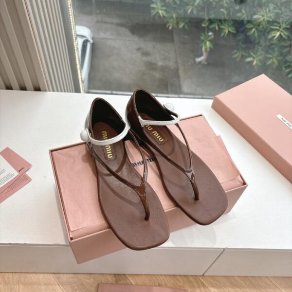 repliche,replica,perfette,siti di,affidabili,migliori siti,dove comprare,1:1,scarpe da ginnastica Infradito G122 Miu Miu Fashion Week