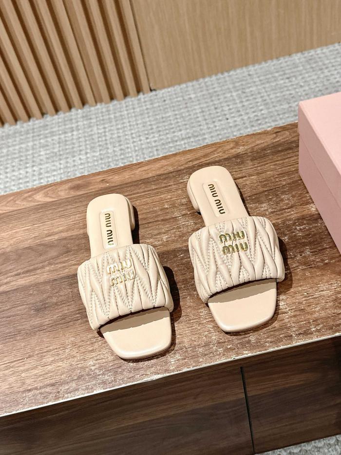 repliche,replica,perfette,siti di,affidabili,migliori siti,dove comprare,1:1,scarpe da ginnastica Nuove pantofole con tacco a gattino plissettato Miu Miu e tacco piatto repliche,replica,perfette,siti di,affidabili,migliori siti,dove comprare,1:1,scarpe da ginnastica Nuove pantofole con tacco a gattino plissettato Miu Miu e tacco piatto