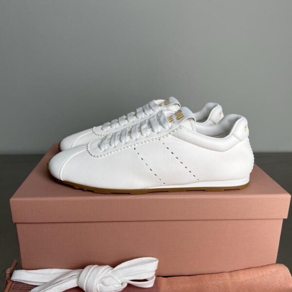 repliche,replica,perfette,siti di,affidabili,migliori siti,dove comprare,1:1,scarpe da ginnastica [Versione Top] Miu Miu Plume, sfilata di inizio primavera con le nuove scarpe da ginnastica Forrest Gander