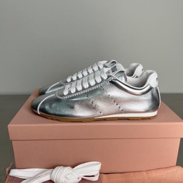repliche,replica,perfette,siti di,affidabili,migliori siti,dove comprare,1:1,scarpe da ginnastica [Versione Top] Miu Miu Plume, sfilata di inizio primavera con le nuove scarpe da ginnastica Forrest Gander