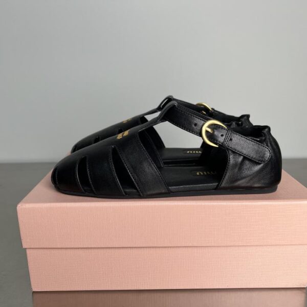 repliche,replica,perfette,siti di,affidabili,migliori siti,dove comprare,1:1,scarpe da ginnastica [Versione top] Sandali romani Miu Miu primavera-estate