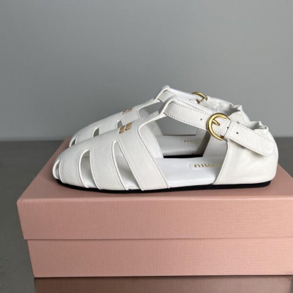 repliche,replica,perfette,siti di,affidabili,migliori siti,dove comprare,1:1,scarpe da ginnastica [Versione top] Sandali romani Miu Miu primavera-estate