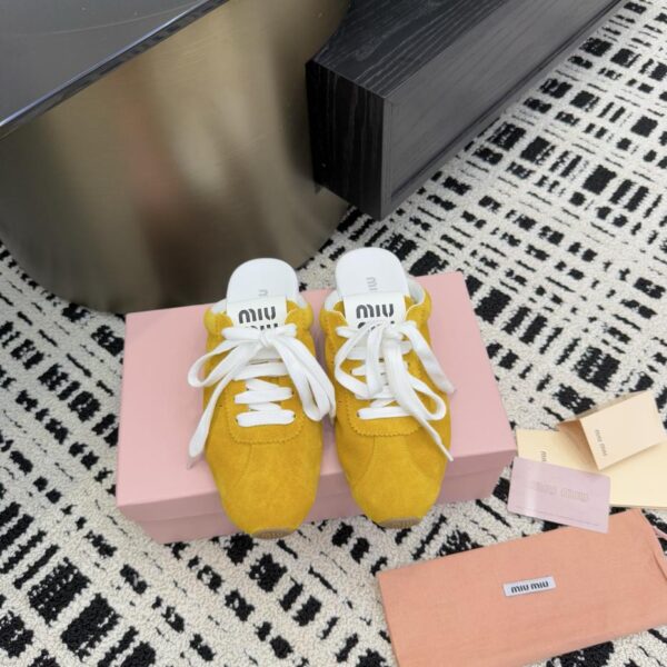 Versione top delle pantofole chiuse in tessuto MIUMIU