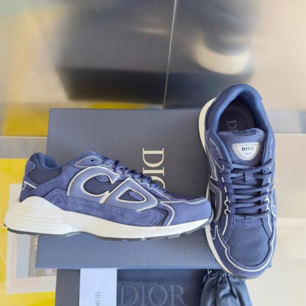 Versione top: il nuovo colore per coppie DIOR, le ultime sneakers riflettenti della serie B30