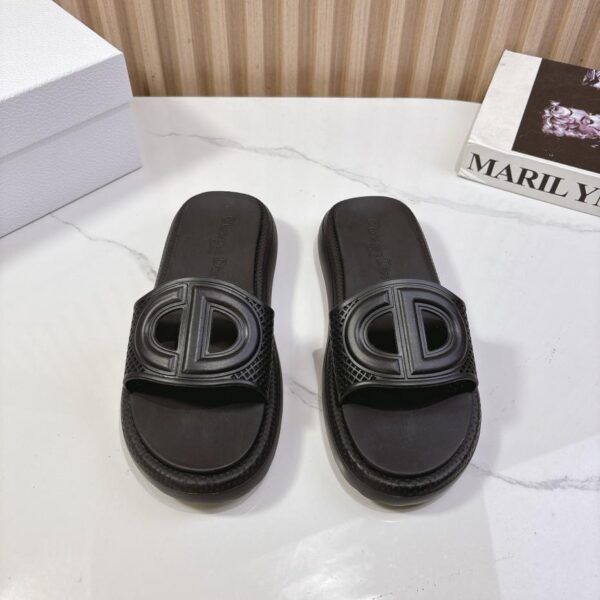 repliche,replica,perfette,siti di,affidabili,migliori siti,dove comprare,1:1,scarpe da ginnastica Le ultime ciabatte larghe con suola spessa primaverili di Dior