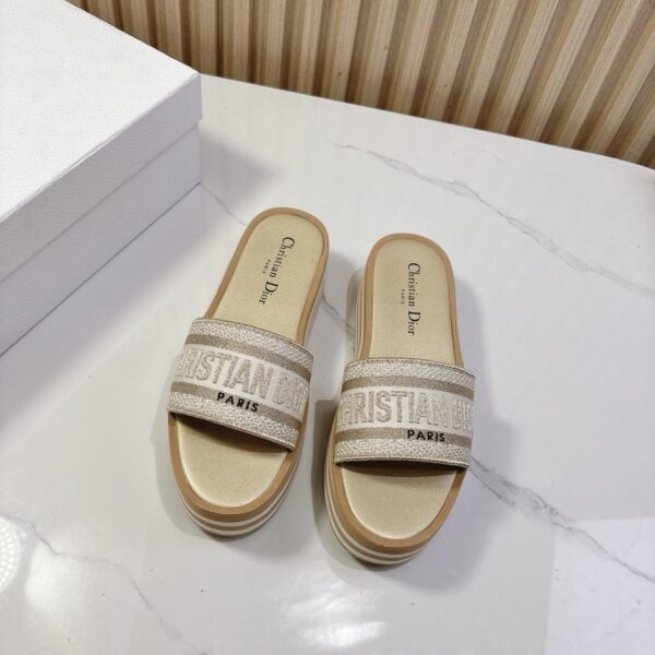 repliche,replica,perfette,siti di,affidabili,migliori siti,dove comprare,1:1,scarpe da ginnastica Dior Primavera/Estate Nuovi sandali infradito piatti IVIETA DWAY