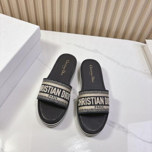 repliche,replica,perfette,siti di,affidabili,migliori siti,dove comprare,1:1,scarpe da ginnastica Dior Primavera/Estate Nuovi sandali infradito piatti IVIETA DWAY