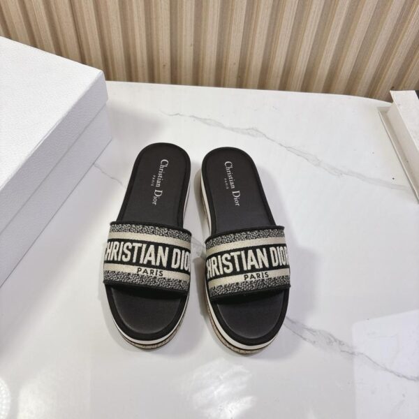 repliche,replica,perfette,siti di,affidabili,migliori siti,dove comprare,1:1,scarpe da ginnastica Dior Primavera/Estate Nuovi sandali infradito piatti IVIETA DWAY
