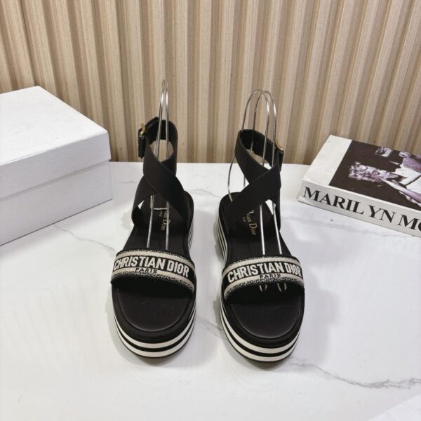 repliche,replica,perfette,siti di,affidabili,migliori siti,dove comprare,1:1,scarpe da ginnastica Dior Primavera/Estate Nuovi sandali infradito piatti IVIETA DWAY