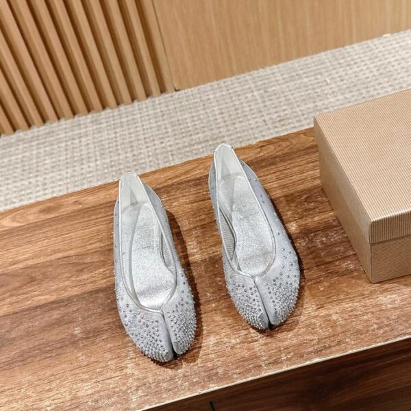repliche,replica,perfette,siti di,affidabili,migliori siti,dove comprare,1:1,scarpe da ginnastica Scarpe basse con punta divisa di Christian Louboutin e Margiela