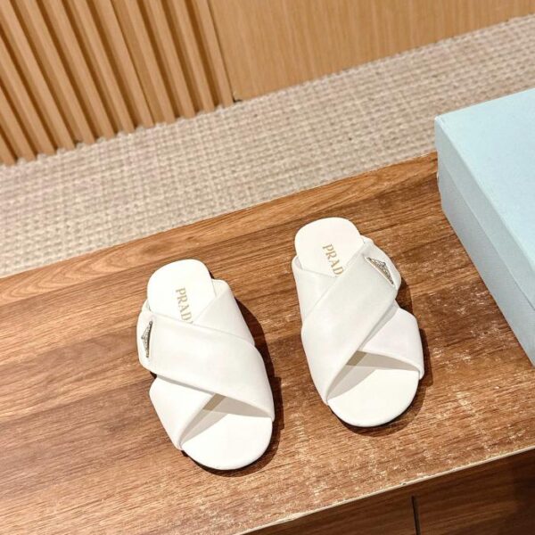 Pantofole piatte Sunshine di Prada per la primavera e l'estate
