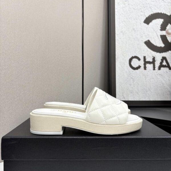 repliche,replica,perfette,siti di,affidabili,migliori siti,dove comprare,1:1,scarpe da ginnastica sandali Chanel