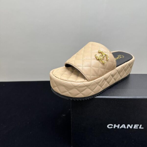 repliche,replica,perfette,siti di,affidabili,migliori siti,dove comprare,1:1,scarpe da ginnastica Ciabatte CHANEL classiche primavera ed estate con doppia C e plateau spesso e fondo spesso
