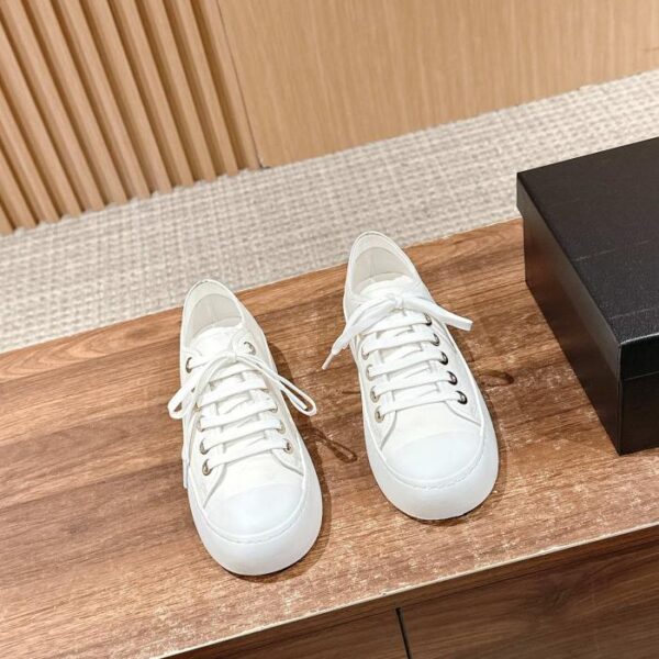 repliche,replica,perfette,siti di,affidabili,migliori siti,dove comprare,1:1,scarpe da ginnastica Le nuove scarpe Chanel con punta grande e stampa a rombi