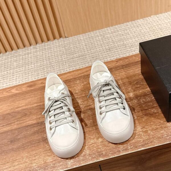 repliche,replica,perfette,siti di,affidabili,migliori siti,dove comprare,1:1,scarpe da ginnastica Le nuove scarpe Chanel con punta grande e stampa a rombi