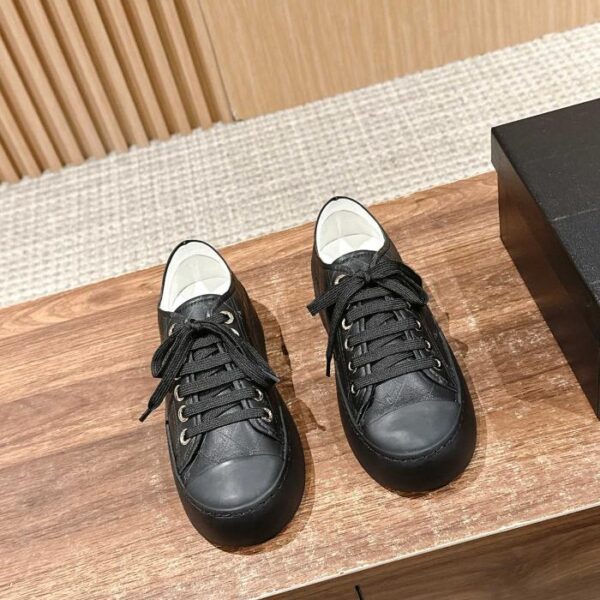 repliche,replica,perfette,siti di,affidabili,migliori siti,dove comprare,1:1,scarpe da ginnastica Le nuove scarpe Chanel con punta grande e stampa a rombi