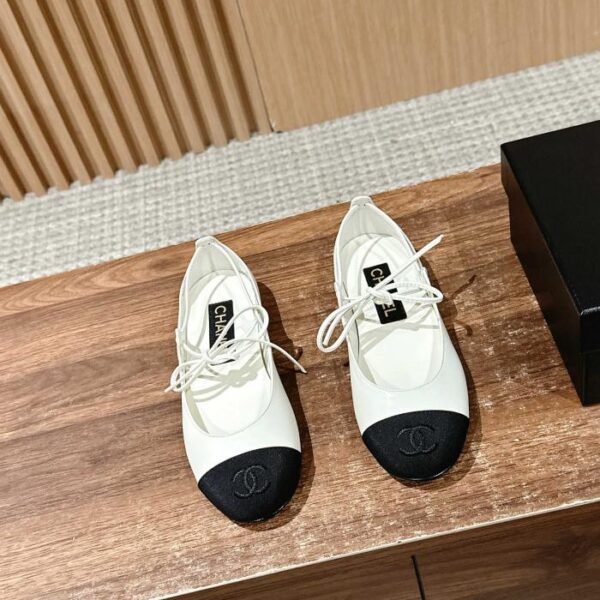 repliche,replica,perfette,siti di,affidabili,migliori siti,dove comprare,1:1,scarpe da ginnastica Le famose scarpe Mary Jane di Chanel dalla sfilata primaverile di Milano