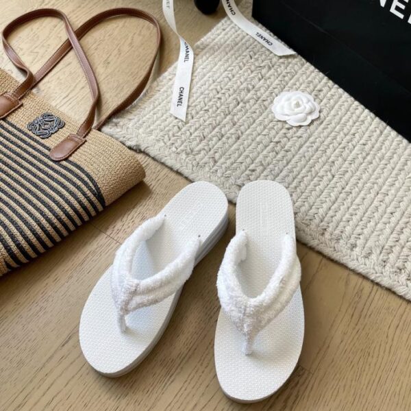 repliche,replica,perfette,siti di,affidabili,migliori siti,dove comprare,1:1,scarpe da ginnastica Nuove pantofole con plateau Chanel per l’inizio della primavera, versione top