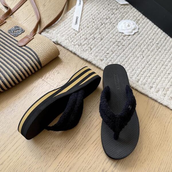 repliche,replica,perfette,siti di,affidabili,migliori siti,dove comprare,1:1,scarpe da ginnastica Nuove pantofole con plateau Chanel per l’inizio della primavera, versione top