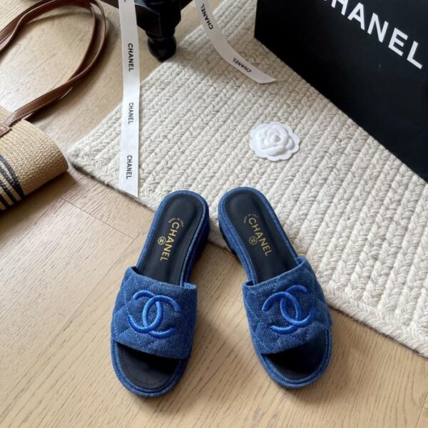 repliche,replica,perfette,siti di,affidabili,migliori siti,dove comprare,1:1,scarpe da ginnastica Ciabatte con plateau Chanel Early Spring New, versione top