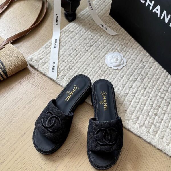 repliche,replica,perfette,siti di,affidabili,migliori siti,dove comprare,1:1,scarpe da ginnastica Ciabatte con plateau Chanel Early Spring New, versione top
