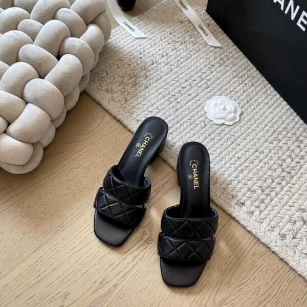 repliche,replica,perfette,siti di,affidabili,migliori siti,dove comprare,1:1,scarpe da ginnastica Nuove pantofole con tacco a blocco Chanel per l’inizio della primavera, versione top