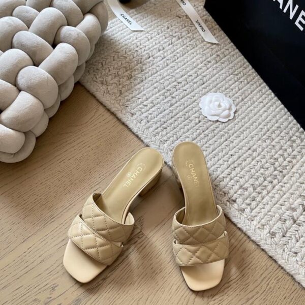 repliche,replica,perfette,siti di,affidabili,migliori siti,dove comprare,1:1,scarpe da ginnastica Nuove pantofole con tacco a blocco Chanel per l’inizio della primavera, versione top