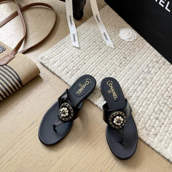 Nuove infradito Chanel Top Edition