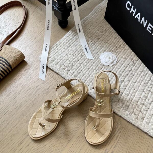 repliche,replica,perfette,siti di,affidabili,migliori siti,dove comprare,1:1,scarpe da ginnastica Sandali classici Chanel con tacco a blocco per la primavera e l’estate