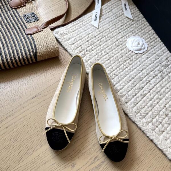 repliche,replica,perfette,siti di,affidabili,migliori siti,dove comprare,1:1,scarpe da ginnastica Le classiche ballerine Chanel in nuovi colori, versione top