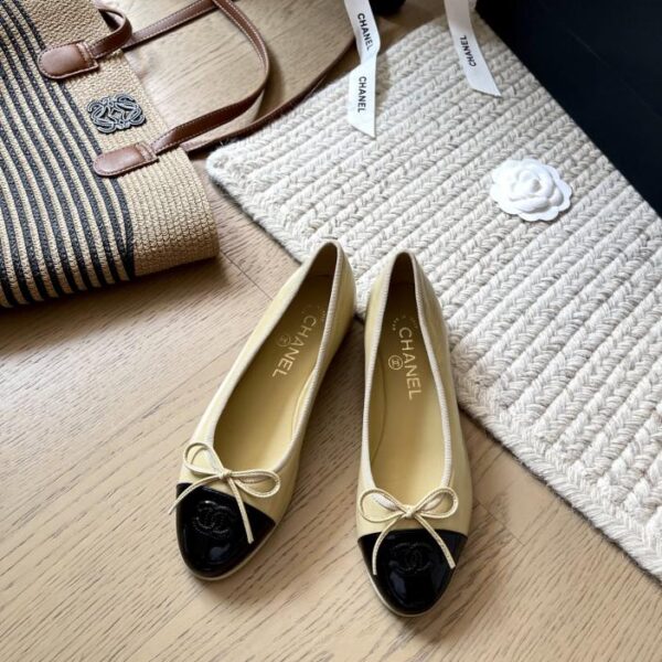 repliche,replica,perfette,siti di,affidabili,migliori siti,dove comprare,1:1,scarpe da ginnastica Le classiche ballerine Chanel in nuovi colori, versione top