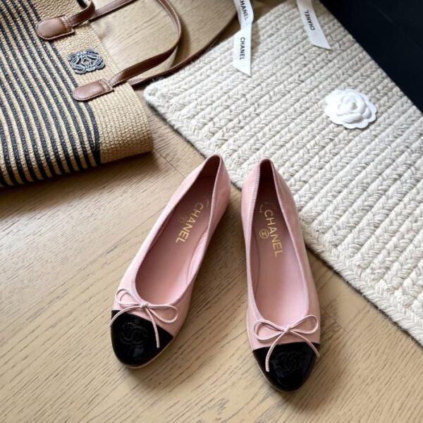 repliche,replica,perfette,siti di,affidabili,migliori siti,dove comprare,1:1,scarpe da ginnastica Le classiche ballerine Chanel in nuovi colori, versione top