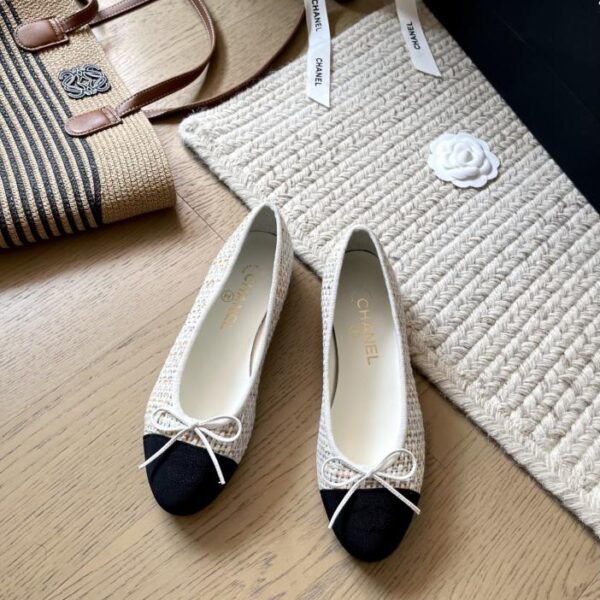 repliche,replica,perfette,siti di,affidabili,migliori siti,dove comprare,1:1,scarpe da ginnastica Le classiche ballerine Chanel in nuovi colori, versione top