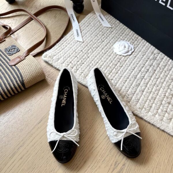 repliche,replica,perfette,siti di,affidabili,migliori siti,dove comprare,1:1,scarpe da ginnastica Le classiche ballerine Chanel in nuovi colori, versione top