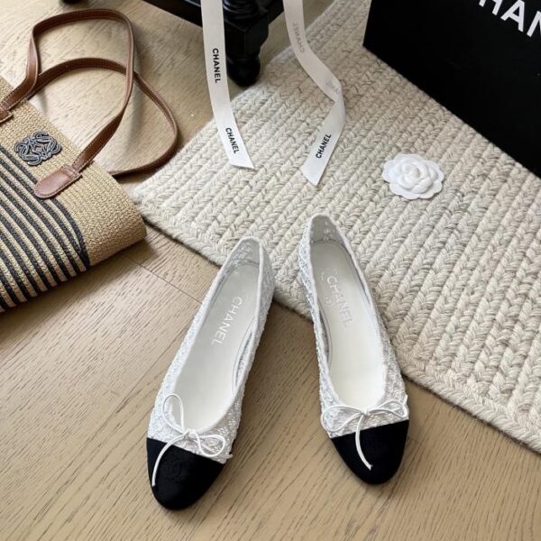 repliche,replica,perfette,siti di,affidabili,migliori siti,dove comprare,1:1,scarpe da ginnastica Le classiche ballerine Chanel in nuovi colori, versione top