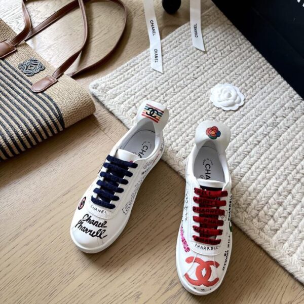 repliche,replica,perfette,siti di,affidabili,migliori siti,dove comprare,1:1,scarpe da ginnastica Scarpe classiche bianche con graffiti firmate Chanel e Pharrell, versione top