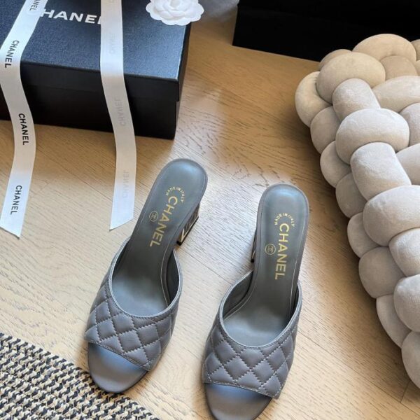 repliche,replica,perfette,siti di,affidabili,migliori siti,dove comprare,1:1,scarpe da ginnastica Nuove pantofole con tacco a blocco di Chanel