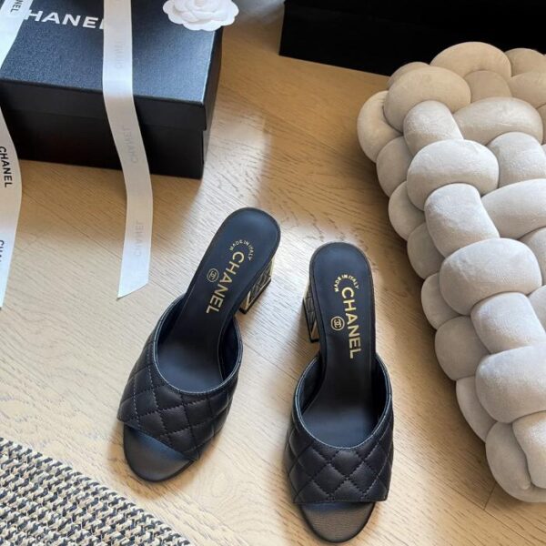 repliche,replica,perfette,siti di,affidabili,migliori siti,dove comprare,1:1,scarpe da ginnastica Nuove pantofole con tacco a blocco di Chanel