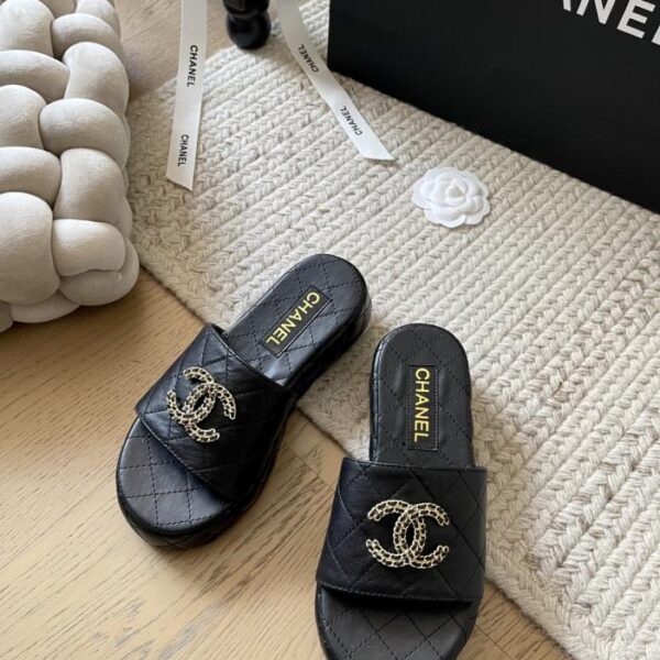 repliche,replica,perfette,siti di,affidabili,migliori siti,dove comprare,1:1,scarpe da ginnastica Nuove pantofole con plateau Chanel per l’inizio della primavera, versione top