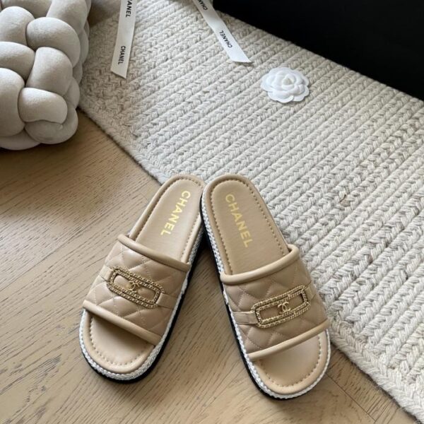 repliche,replica,perfette,siti di,affidabili,migliori siti,dove comprare,1:1,scarpe da ginnastica Nuove pantofole di perle Chanel Early Spring, versione top