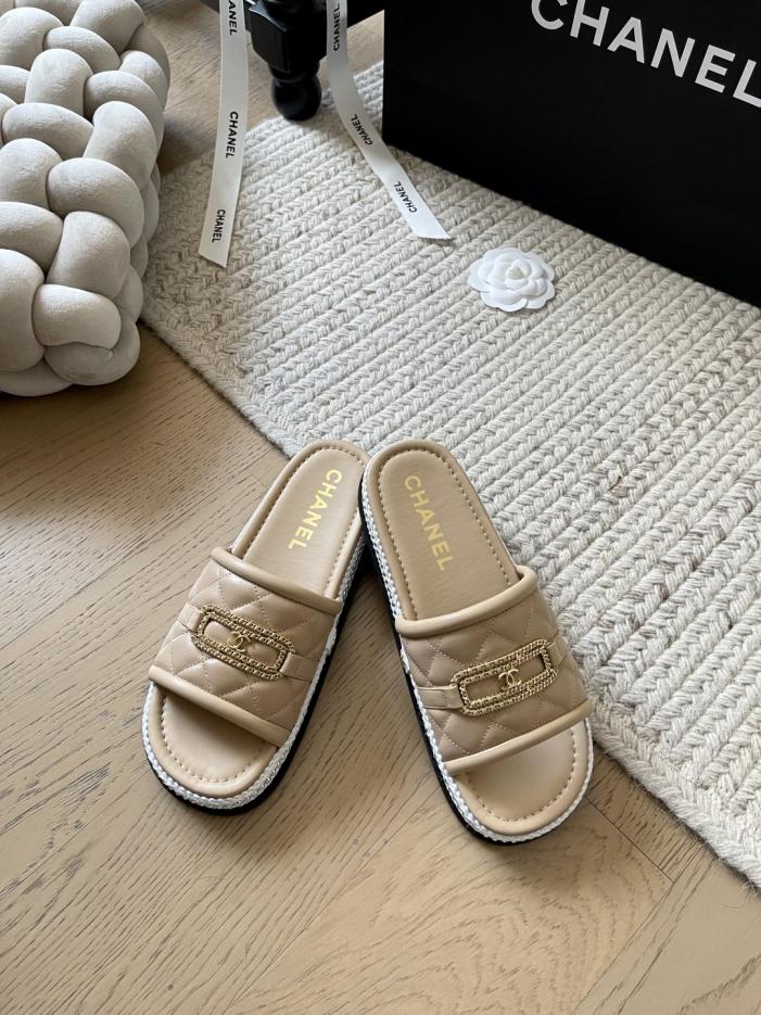 repliche,replica,perfette,siti di,affidabili,migliori siti,dove comprare,1:1,scarpe da ginnastica Nuove pantofole di perle Chanel Early Spring, versione top repliche,replica,perfette,siti di,affidabili,migliori siti,dove comprare,1:1,scarpe da ginnastica Nuove pantofole di perle Chanel Early Spring, versione top