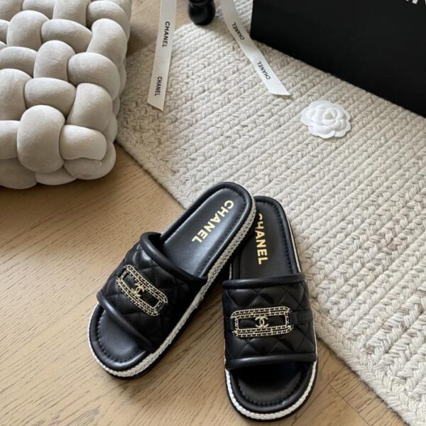 repliche,replica,perfette,siti di,affidabili,migliori siti,dove comprare,1:1,scarpe da ginnastica Nuove pantofole di perle Chanel Early Spring, versione top