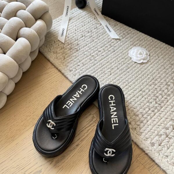 repliche,replica,perfette,siti di,affidabili,migliori siti,dove comprare,1:1,scarpe da ginnastica Nuove infradito Chanel con suola spessa per l’inizio della primavera, versione top