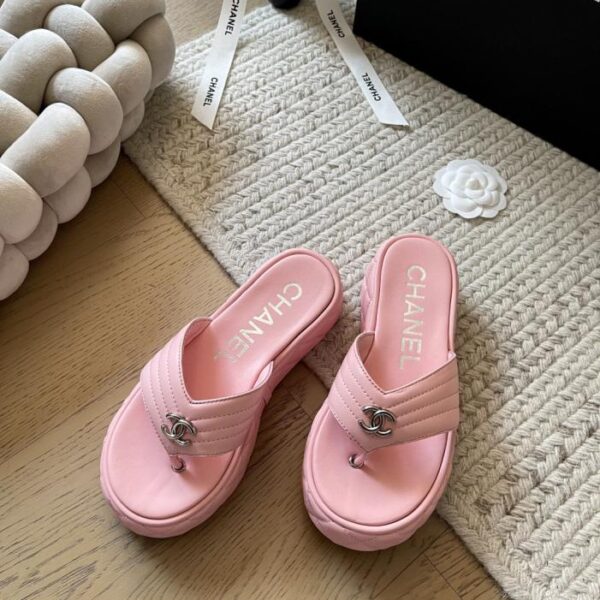 repliche,replica,perfette,siti di,affidabili,migliori siti,dove comprare,1:1,scarpe da ginnastica Nuove infradito Chanel con suola spessa per l’inizio della primavera, versione top