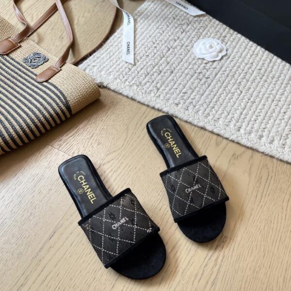 repliche,replica,perfette,siti di,affidabili,migliori siti,dove comprare,1:1,scarpe da ginnastica Ciabatte Chanel in rete, nuove per l’inizio della primavera, versione top
