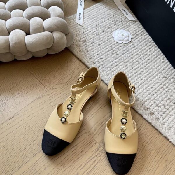 repliche,replica,perfette,siti di,affidabili,migliori siti,dove comprare,1:1,scarpe da ginnastica Chanel, nuova versione del top Mary Jane per l’inizio della primavera