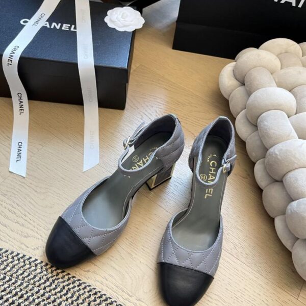 repliche,replica,perfette,siti di,affidabili,migliori siti,dove comprare,1:1,scarpe da ginnastica Nuovi sandali con tacco a blocco di Chanel