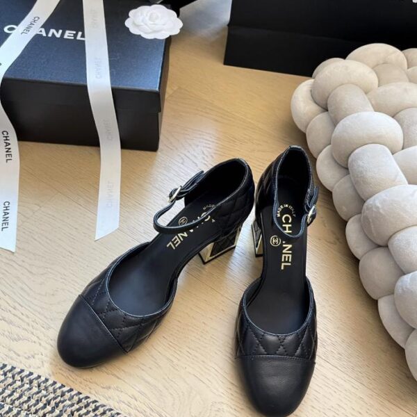 repliche,replica,perfette,siti di,affidabili,migliori siti,dove comprare,1:1,scarpe da ginnastica Nuovi sandali con tacco a blocco di Chanel