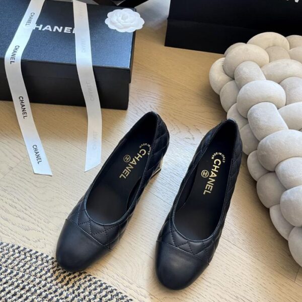 repliche,replica,perfette,siti di,affidabili,migliori siti,dove comprare,1:1,scarpe da ginnastica Nuove scarpe Chanel con tacco a blocco