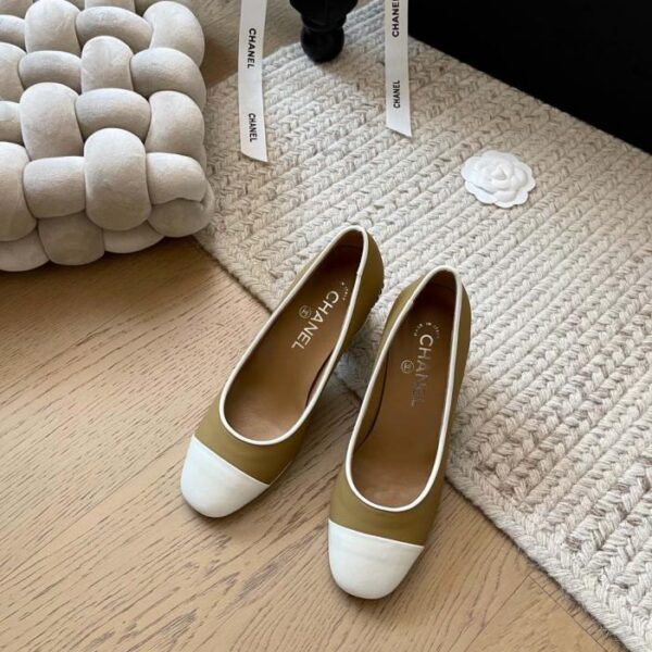 repliche,replica,perfette,siti di,affidabili,migliori siti,dove comprare,1:1,scarpe da ginnastica Scarpe con catena e tacco spesso Chanel, nuova versione primaverile